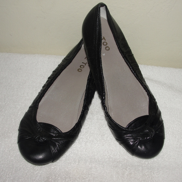 me too Shoes - black leather flats